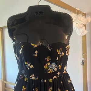 Free People 🌺 strapless dress 🌺 size 2 🌺 excellent condition 🖤🖤🖤🖤